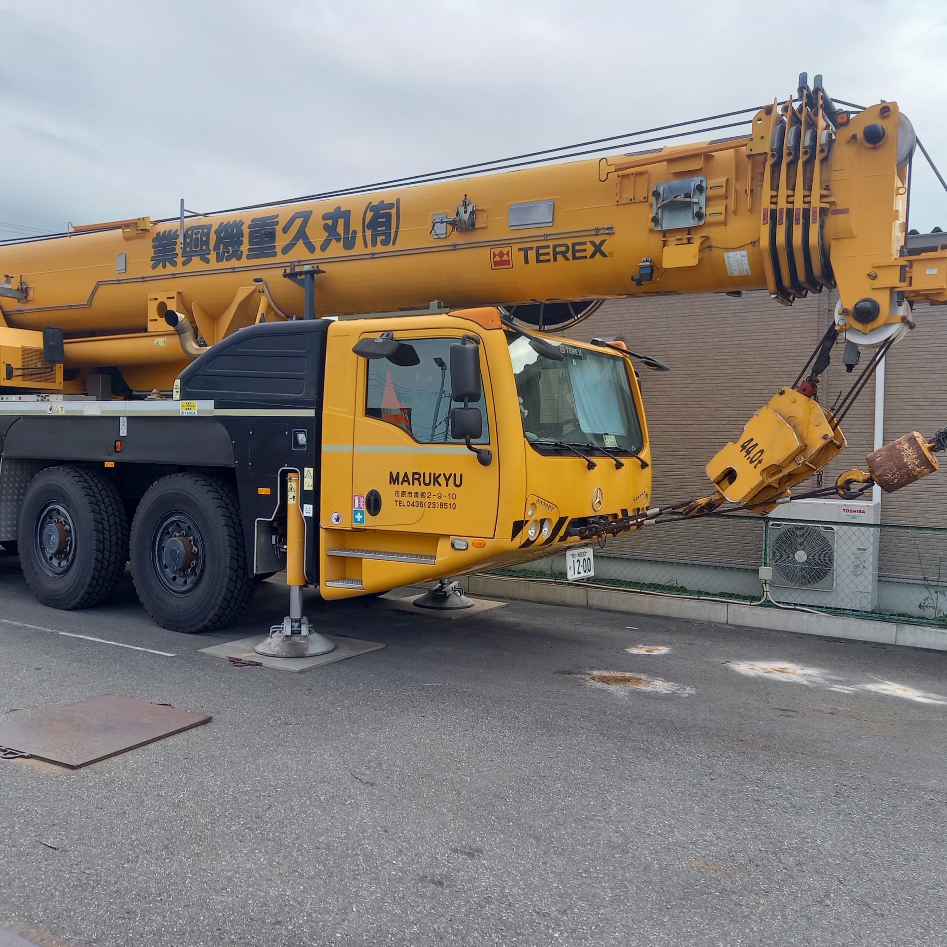 オールテレーンクレーン